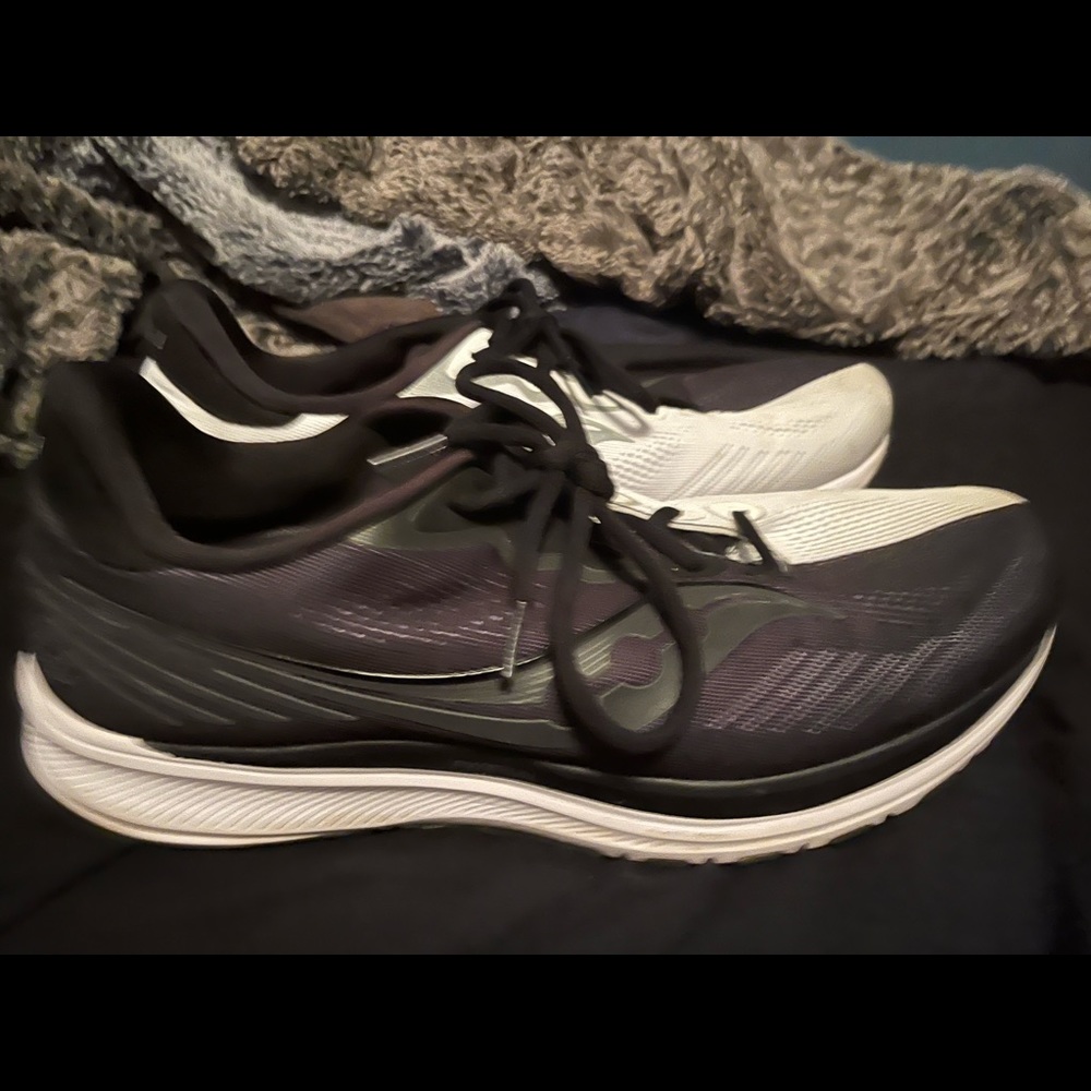 Saucony Ride 14 Size 11.5 black and white